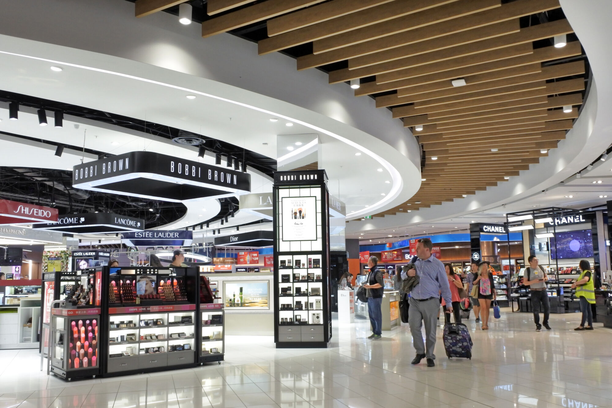 Leia mais sobre o artigo Somente lojas em aeroportos, portos e estações ferroviárias, metroviárias e rodoviárias podem funcionar nos dias 25 de dezembro de 2025 e 1º de janeiro de 2026