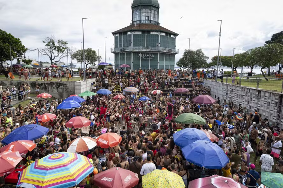 Leia mais sobre o artigo Carnaval terá impacto positivo para o comércio do Rio